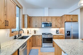 Winter Park Retreat: Balcony, Hot Tub & Fireplace!