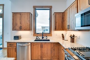 Winter Park Retreat: Balcony, Hot Tub & Fireplace!