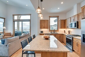 Winter Park Retreat: Balcony, Hot Tub & Fireplace!