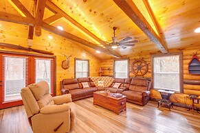 Pet-friendly Chattanooga Cabin w/ Hot Tub & Kayaks
