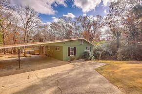 Pet-friendly Chattanooga Cabin w/ Hot Tub & Kayaks