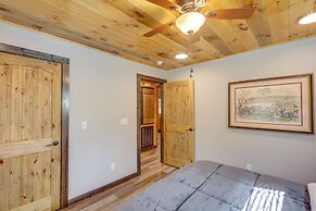 Pet-friendly Chattanooga Cabin w/ Hot Tub & Kayaks