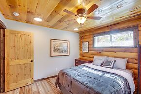 Pet-friendly Chattanooga Cabin w/ Hot Tub & Kayaks