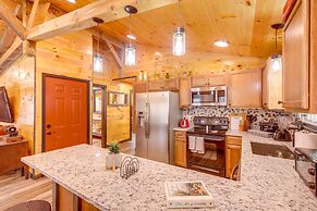 Pet-friendly Chattanooga Cabin w/ Hot Tub & Kayaks