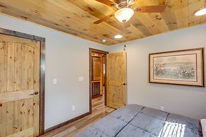 Pet-friendly Chattanooga Cabin w/ Hot Tub & Kayaks