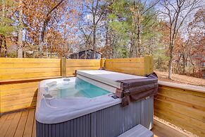 Pet-friendly Chattanooga Cabin w/ Hot Tub & Kayaks