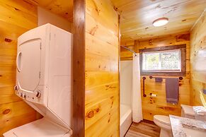 Pet-friendly Chattanooga Cabin w/ Hot Tub & Kayaks