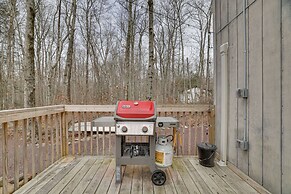 Half-mi to Lake: Pocono Pines Home w/ Hot Tub
