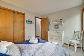 Half-mi to Lake: Pocono Pines Home w/ Hot Tub