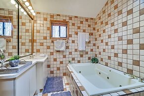 Half-mi to Lake: Pocono Pines Home w/ Hot Tub