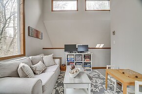 Half-mi to Lake: Pocono Pines Home w/ Hot Tub