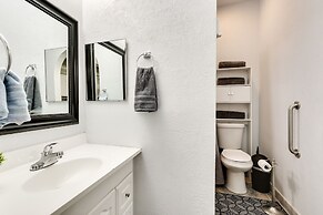 El Paso Vacation Rental ~ 6 Mi to Downtown!