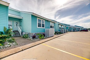 Balcony & Pool Access: Bayfront Rockport Escape!