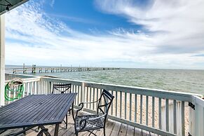 Balcony & Pool Access: Bayfront Rockport Escape!