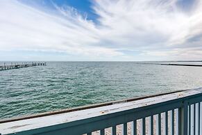 Balcony & Pool Access: Bayfront Rockport Escape!