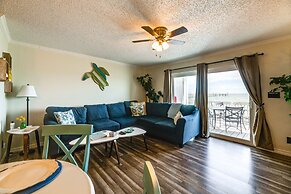 Balcony & Pool Access: Bayfront Rockport Escape!