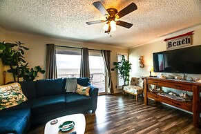 Balcony & Pool Access: Bayfront Rockport Escape!