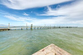 Balcony & Pool Access: Bayfront Rockport Escape!