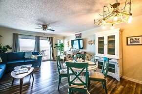 Balcony & Pool Access: Bayfront Rockport Escape!