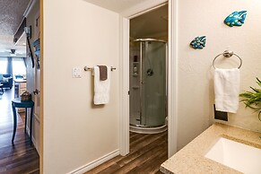 Balcony & Pool Access: Bayfront Rockport Escape!