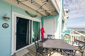 Balcony & Pool Access: Bayfront Rockport Escape!