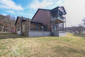 Riverfront Cotter Home: Close to Trout Fishing!