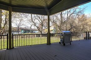 Pet-friendly Cotter Retreat w/ Deck & Gas Grill!