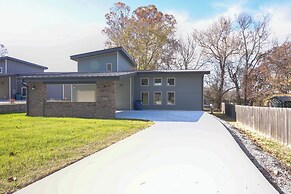 Pet-friendly Cotter Retreat w/ Deck & Gas Grill!