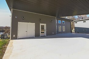 Bright Cotter Vacation Rental w/ White River Views