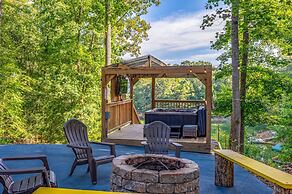 'emerald Cove Chalet' on Douglas Lake w/ Hot Tub!