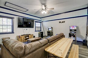 'emerald Cove Chalet' on Douglas Lake w/ Hot Tub!