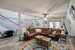 'emerald Cove Chalet' on Douglas Lake w/ Hot Tub!