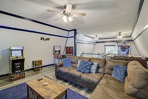 'emerald Cove Chalet' on Douglas Lake w/ Hot Tub!