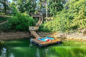 'emerald Cove Chalet' on Douglas Lake w/ Hot Tub!