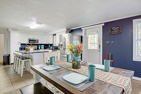 'emerald Cove Chalet' on Douglas Lake w/ Hot Tub!