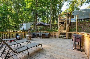 'emerald Cove Chalet' on Douglas Lake w/ Hot Tub!