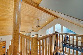 1 Mi to Lake Easton: Cabin w/ Fire Pit + Deck!