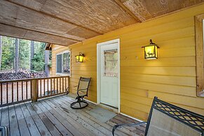 1 Mi to Lake Easton: Cabin w/ Fire Pit + Deck!