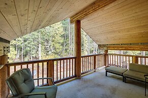 1 Mi to Lake Easton: Cabin w/ Fire Pit + Deck!