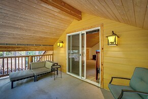 1 Mi to Lake Easton: Cabin w/ Fire Pit + Deck!