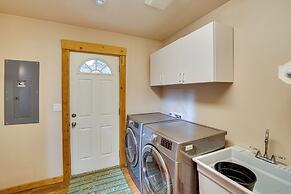 1 Mi to Lake Easton: Cabin w/ Fire Pit + Deck!