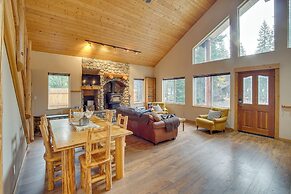 1 Mi to Lake Easton: Cabin w/ Fire Pit + Deck!