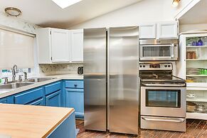 Boat Dock & Lake Access: Farwell Home w/ Balcony!