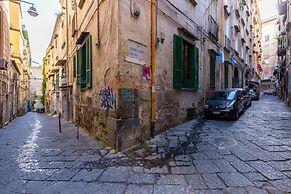 Design Flat in the City Center by Wonderful Italy