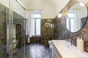 Design Flat in the City Center by Wonderful Italy