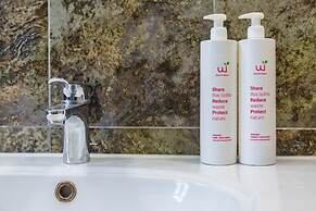 Design Flat in the City Center by Wonderful Italy