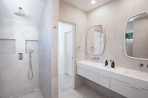 Palm Grove Villas & Hotel
