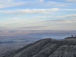 Luxury 1 BR Apartment Near the Dead Sea