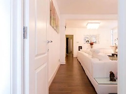 Super Large Apartment in London for Larger Groups