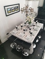 Super Large Apartment in London for Larger Groups